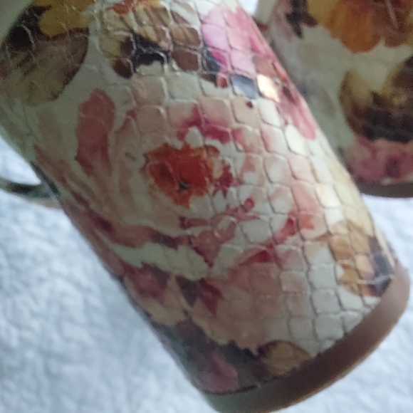 COLE HAAN GRAND.OS ELVA FLORAL WHITE BLOCK HEEL SANDAL - Picture 7 of 11